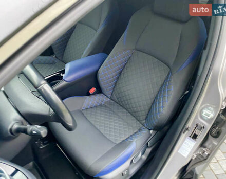 Серый Тойота C-HR, объемом двигателя 2 л и пробегом 76 тыс. км за 27000 $, фото 23 на Automoto.ua