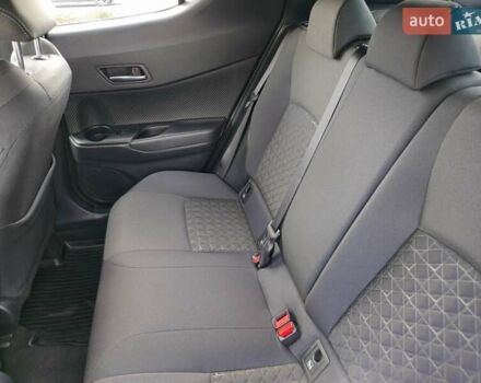 Серый Тойота C-HR, объемом двигателя 1.2 л и пробегом 60 тыс. км за 21900 $, фото 16 на Automoto.ua