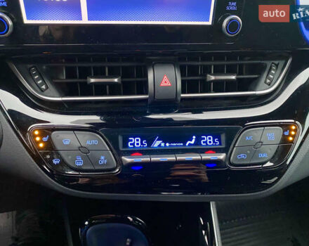 Серый Тойота C-HR, объемом двигателя 2 л и пробегом 76 тыс. км за 27000 $, фото 33 на Automoto.ua