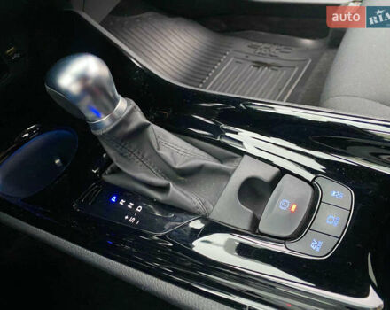 Серый Тойота C-HR, объемом двигателя 2 л и пробегом 76 тыс. км за 27000 $, фото 35 на Automoto.ua