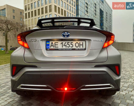 Серый Тойота C-HR, объемом двигателя 2 л и пробегом 76 тыс. км за 27000 $, фото 5 на Automoto.ua