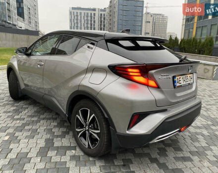 Серый Тойота C-HR, объемом двигателя 2 л и пробегом 76 тыс. км за 27000 $, фото 2 на Automoto.ua