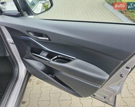 Серый Тойота C-HR, объемом двигателя 1.2 л и пробегом 60 тыс. км за 21900 $, фото 21 на Automoto.ua