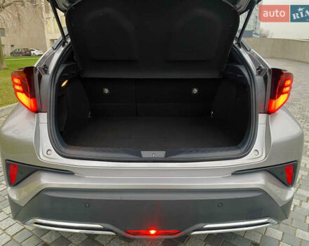 Серый Тойота C-HR, объемом двигателя 2 л и пробегом 76 тыс. км за 27000 $, фото 37 на Automoto.ua