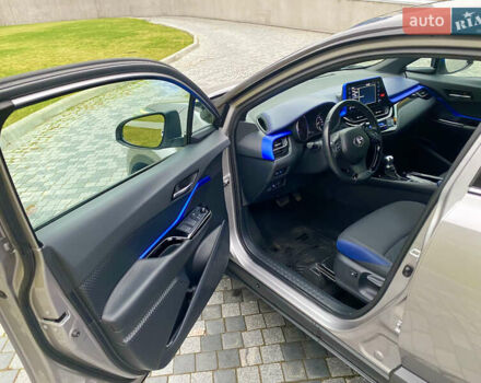 Серый Тойота C-HR, объемом двигателя 2 л и пробегом 76 тыс. км за 27000 $, фото 19 на Automoto.ua