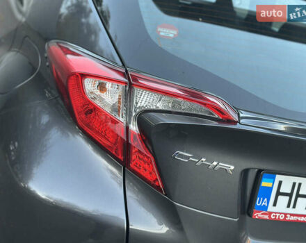 Серый Тойота C-HR, объемом двигателя 1.99 л и пробегом 60 тыс. км за 22500 $, фото 19 на Automoto.ua