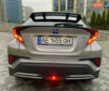 Серый Тойота C-HR, объемом двигателя 2 л и пробегом 76 тыс. км за 27000 $, фото 47 на Automoto.ua