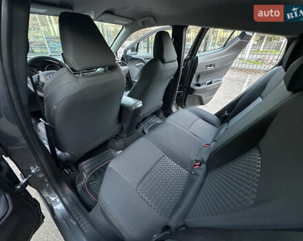 Серый Тойота C-HR, объемом двигателя 1.99 л и пробегом 60 тыс. км за 22500 $, фото 26 на Automoto.ua