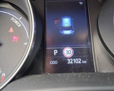 Серый Тойота C-HR, объемом двигателя 1.99 л и пробегом 32 тыс. км за 28200 $, фото 1 на Automoto.ua