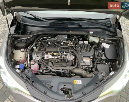 Серый Тойота C-HR, объемом двигателя 2 л и пробегом 76 тыс. км за 27000 $, фото 44 на Automoto.ua