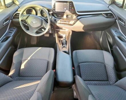 Серый Тойота C-HR, объемом двигателя 2 л и пробегом 25 тыс. км за 4100 $, фото 7 на Automoto.ua
