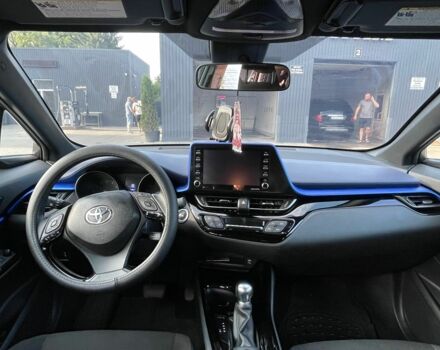Серый Тойота C-HR, объемом двигателя 2 л и пробегом 62 тыс. км за 17500 $, фото 4 на Automoto.ua