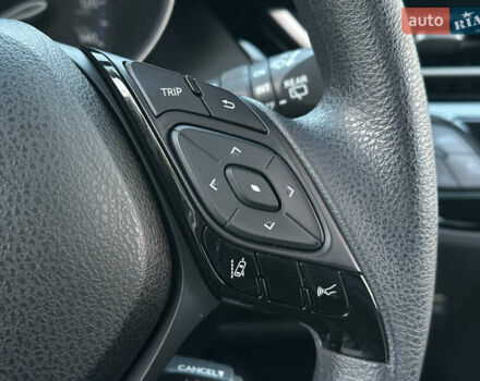 Серый Тойота C-HR, объемом двигателя 1.99 л и пробегом 60 тыс. км за 22500 $, фото 49 на Automoto.ua