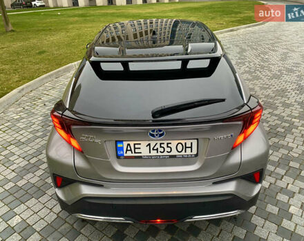 Серый Тойота C-HR, объемом двигателя 2 л и пробегом 76 тыс. км за 27000 $, фото 4 на Automoto.ua