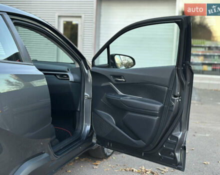 Серый Тойота C-HR, объемом двигателя 1.99 л и пробегом 60 тыс. км за 22500 $, фото 32 на Automoto.ua