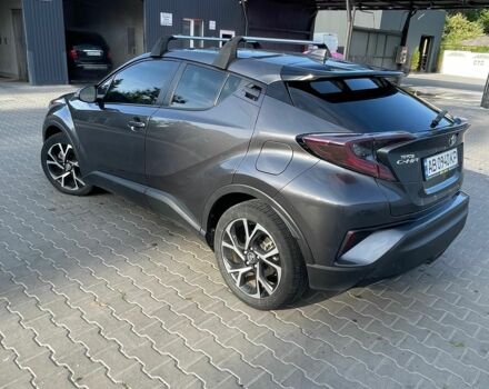 Серый Тойота C-HR, объемом двигателя 2 л и пробегом 62 тыс. км за 17500 $, фото 3 на Automoto.ua