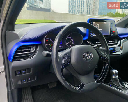 Серый Тойота C-HR, объемом двигателя 2 л и пробегом 76 тыс. км за 27000 $, фото 22 на Automoto.ua