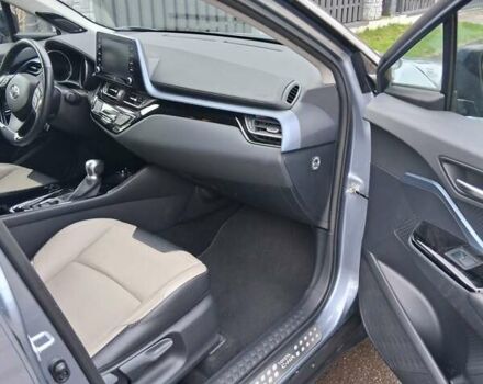 Серый Тойота C-HR, объемом двигателя 1.99 л и пробегом 32 тыс. км за 28200 $, фото 8 на Automoto.ua