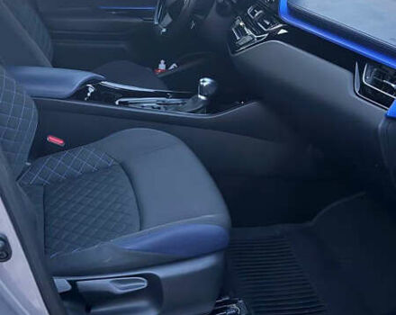 Серый Тойота C-HR, объемом двигателя 1.99 л и пробегом 67 тыс. км за 21500 $, фото 5 на Automoto.ua