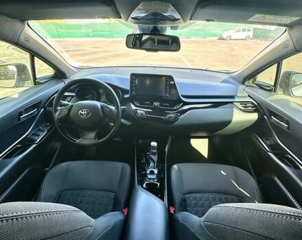 Серый Тойота C-HR, объемом двигателя 1.2 л и пробегом 79 тыс. км за 23500 $, фото 4 на Automoto.ua