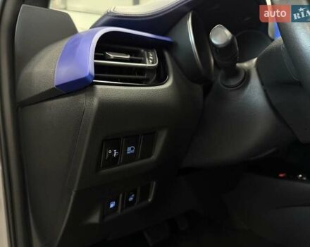 Сірий Тойота C-HR, об'ємом двигуна 1.99 л та пробігом 58 тис. км за 27500 $, фото 35 на Automoto.ua