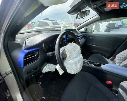 Серый Тойота C-HR, объемом двигателя 2 л и пробегом 52 тыс. км за 12700 $, фото 1 на Automoto.ua