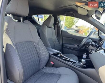Серый Тойота C-HR, объемом двигателя 1.2 л и пробегом 64 тыс. км за 23300 $, фото 18 на Automoto.ua