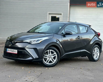 Серый Тойота C-HR, объемом двигателя 1.99 л и пробегом 60 тыс. км за 22500 $, фото 1 на Automoto.ua