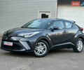 Серый Тойота C-HR, объемом двигателя 1.99 л и пробегом 60 тыс. км за 22500 $, фото 1 на Automoto.ua