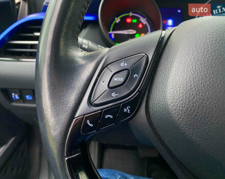 Серый Тойота C-HR, объемом двигателя 2 л и пробегом 76 тыс. км за 27000 $, фото 31 на Automoto.ua