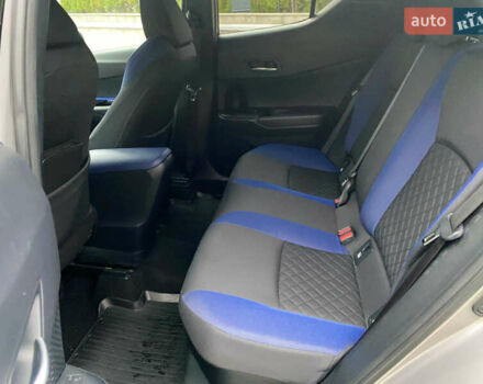 Серый Тойота C-HR, объемом двигателя 2 л и пробегом 76 тыс. км за 27000 $, фото 28 на Automoto.ua