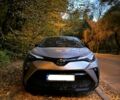 Серый Тойота C-HR, объемом двигателя 2 л и пробегом 47 тыс. км за 30800 $, фото 2 на Automoto.ua