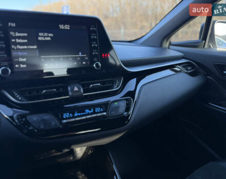 Сірий Тойота C-HR, об'ємом двигуна 2 л та пробігом 46 тис. км за 33000 $, фото 36 на Automoto.ua