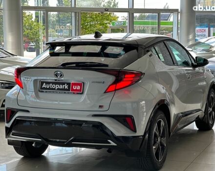 Серый Тойота C-HR, объемом двигателя 2 л и пробегом 27 тыс. км за 30990 $, фото 4 на Automoto.ua