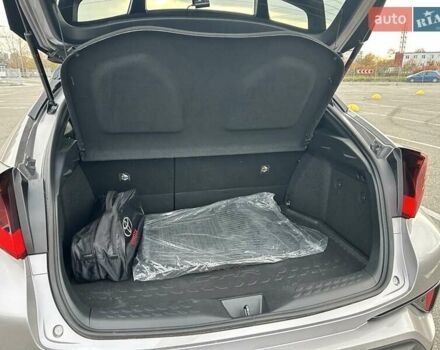 Серый Тойота C-HR, объемом двигателя 2 л и пробегом 18 тыс. км за 30900 $, фото 9 на Automoto.ua