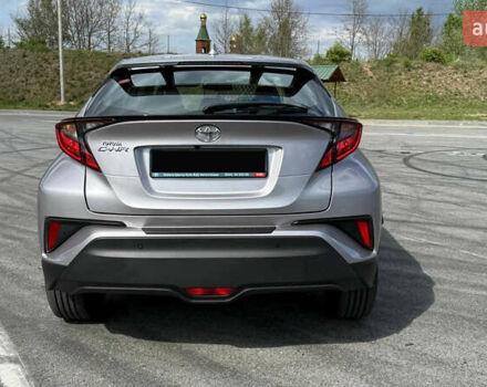 Серый Тойота C-HR, объемом двигателя 1.2 л и пробегом 27 тыс. км за 28000 $, фото 4 на Automoto.ua