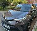 Серый Тойота C-HR, объемом двигателя 2 л и пробегом 78 тыс. км за 21500 $, фото 3 на Automoto.ua