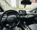Серый Тойота C-HR, объемом двигателя 1.99 л и пробегом 31 тыс. км за 26900 $, фото 2 на Automoto.ua