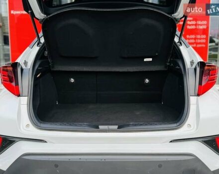 Сірий Тойота C-HR, об'ємом двигуна 1.99 л та пробігом 59 тис. км за 30060 $, фото 13 на Automoto.ua