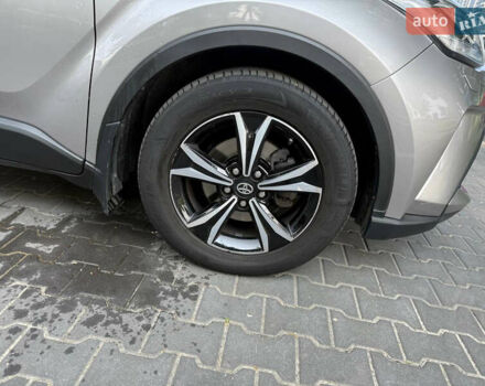 Серый Тойота C-HR, объемом двигателя 1.2 л и пробегом 72 тыс. км за 21500 $, фото 12 на Automoto.ua