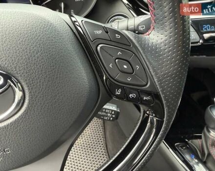 Серый Тойота C-HR, объемом двигателя 1.99 л и пробегом 95 тыс. км за 27300 $, фото 23 на Automoto.ua