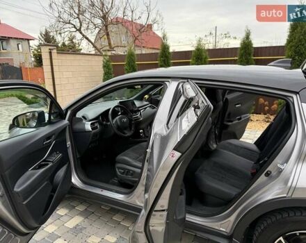 Серый Тойота C-HR, объемом двигателя 1.99 л и пробегом 43 тыс. км за 29500 $, фото 28 на Automoto.ua