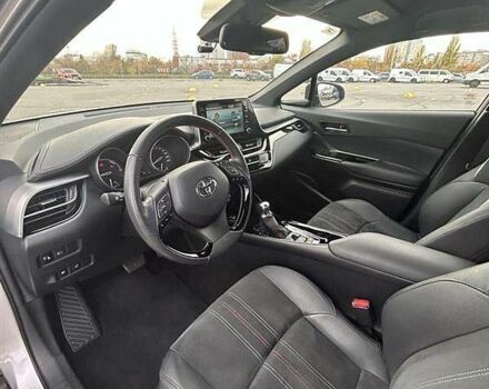 Серый Тойота C-HR, объемом двигателя 2 л и пробегом 18 тыс. км за 30900 $, фото 11 на Automoto.ua