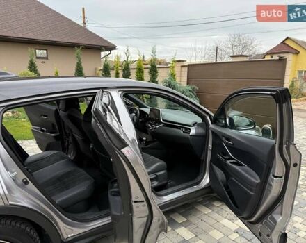 Серый Тойота C-HR, объемом двигателя 1.99 л и пробегом 43 тыс. км за 29500 $, фото 29 на Automoto.ua