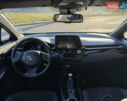 Сірий Тойота C-HR, об'ємом двигуна 1.99 л та пробігом 64 тис. км за 28200 $, фото 11 на Automoto.ua