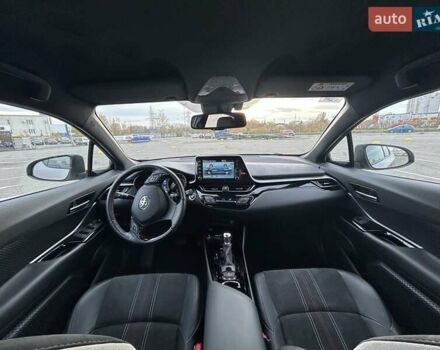Серый Тойота C-HR, объемом двигателя 2 л и пробегом 18 тыс. км за 30900 $, фото 10 на Automoto.ua