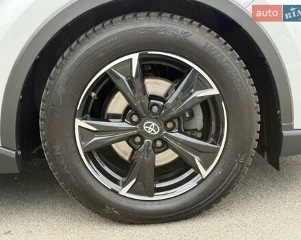 Серый Тойота C-HR, объемом двигателя 1.99 л и пробегом 95 тыс. км за 27300 $, фото 8 на Automoto.ua