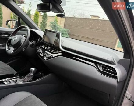 Серый Тойота C-HR, объемом двигателя 1.99 л и пробегом 43 тыс. км за 29500 $, фото 37 на Automoto.ua