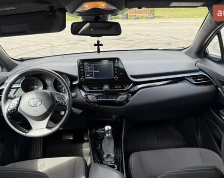 Серый Тойота C-HR, объемом двигателя 1.2 л и пробегом 27 тыс. км за 28000 $, фото 11 на Automoto.ua