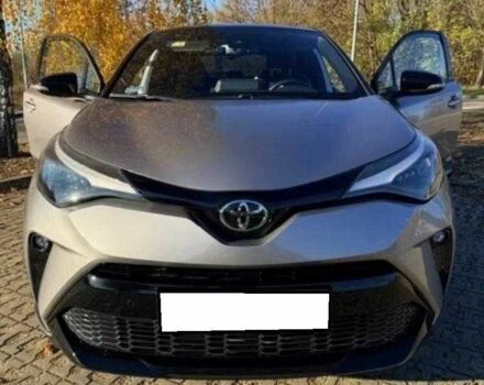 Серый Тойота C-HR, объемом двигателя 2 л и пробегом 64 тыс. км за 14800 $, фото 1 на Automoto.ua